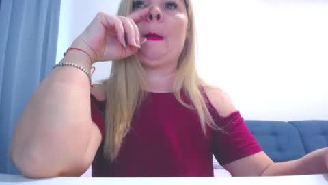 Snapshot of marthanollan chatting on 03.10.25 Martha online show from 03.10.25