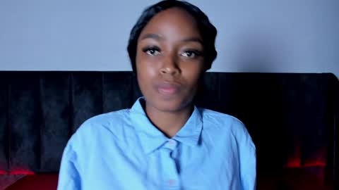 Laura online show from 01.08.25