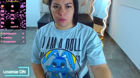 Snapshot of martina_tay chatting on 12.30.24 Hey im martina online show from 12.30.24