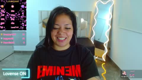 Snapshot of martina_tay chatting on 12.31.24 Hey im martina online show from 12.31.24