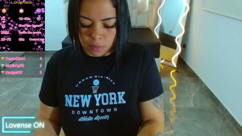 Snapshot of martina_tay chatting on 01.06.25 Hey im martina online show from 01.06.25