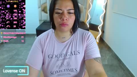 Snapshot of martina_tay chatting on 01.10.25 Hey im martina online show from 01.10.25