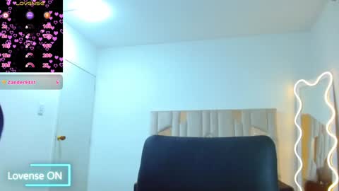 Snapshot of martina_tay chatting on 01.16.25 Hey im martina online show from 01.16.25