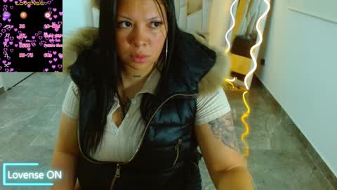Snapshot of martina_tay chatting on 01.22.25 Hey im martina online show from 01.22.25