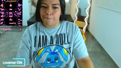 Snapshot of martina_tay chatting on 02.04.25 Hey im martina online show from 02.04.25
