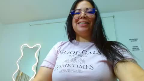 Snapshot of martina_tay chatting on 03.09.25 Hey im martina online show from 03.09.25