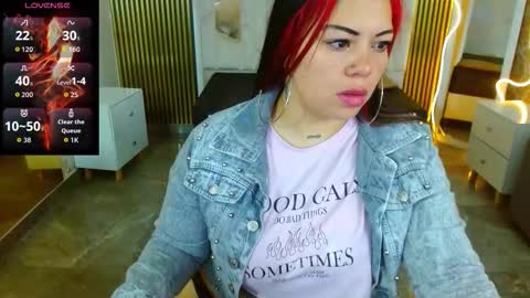 Snapshot of martina_tay chatting on 09.28.25 Hey im martina online show from 09.28.25
