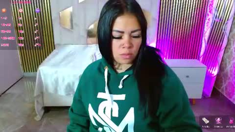 Snapshot of martina_tay chatting on 06.15.26 Hey im martina online show from 06.15.26