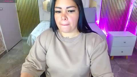 Snapshot of martina_tay chatting on 06.17.26 Hey im martina online show from 06.17.26