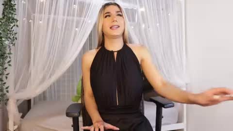 Snapshot of martinaa_rose chatting on 06.22.26 martinaa_rose online show from 06.22.26