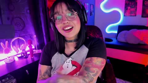 Snapshot of martinarouseee chatting on 12.21.24 Val online show from 12.21.24