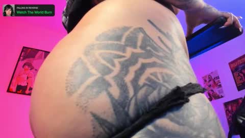 Snapshot of martinarouseee chatting on 10.29.25 Val online show from 10.29.25