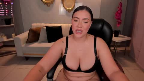 Snapshot of martinnabonnet chatting on 02.28.25 Martinna Bonnet online show from 02.28.25