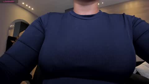 Snapshot of martinnabonnet chatting on 03.05.25 Martinna Bonnet online show from 03.05.25