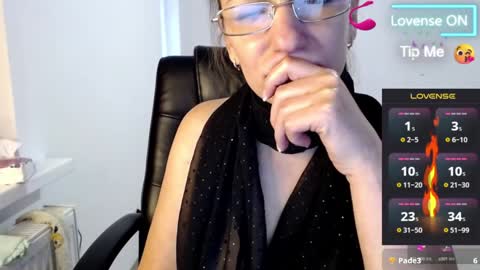 Snapshot of marvel1_ chatting on 12.03.24 marvel1_ online show from 12.03.24