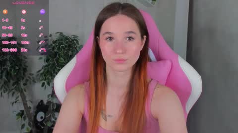 Snapshot of mary_cartar chatting on 11.21.25 Eva online show from 11.21.25