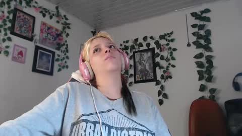 Snapshot of mary_janness chatting on 01.09.25 100 online show from 01.09.25