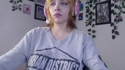 Snapshot of mary_janness chatting on 01.09.25 100 online show from 01.09.25