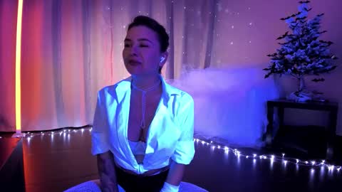 Snapshot of mary_julia chatting on 11.18.25 Julia online show from 11.18.25