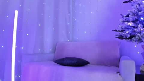 Snapshot of mary_julia chatting on 12.16.25 Julia online show from 12.16.25