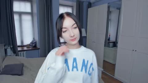 Snapshot of mary_loky chatting on 12.22.25 Mary online show from 12.22.25