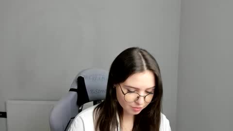 Snapshot of mary_wave_ chatting on 04.20.26 Alice online show from 04.20.26