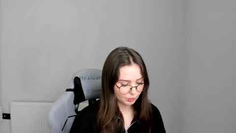 Snapshot of mary_wave_ chatting on 04.23.26 Alice online show from 04.23.26