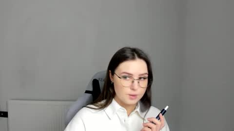 Snapshot of mary_wave_ chatting on 04.30.26 Alice online show from 04.30.26