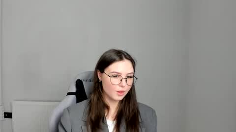 Snapshot of mary_wave_ chatting on 05.04.26 Alice online show from 05.04.26