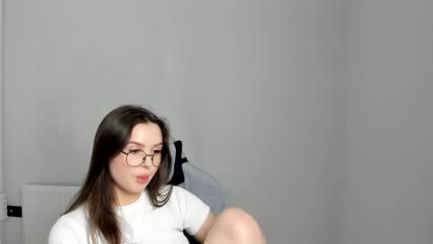 Snapshot of mary_wave_ chatting on 05.06.26 Alice online show from 05.06.26