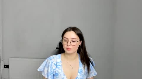 Snapshot of mary_wave_ chatting on 05.22.26 Alice online show from 05.22.26