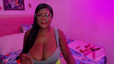Snapshot of maryalelove chatting on 07.15.26 Marya online show from 07.15.26