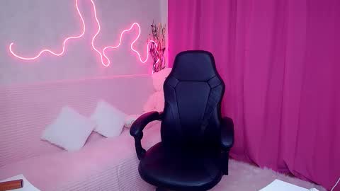 Snapshot of maryam_xs chatting on 11.07.25 maryam online show from 11.07.25