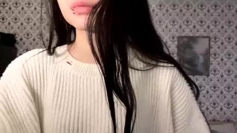 Snapshot of maryamtraylor chatting on 12.21.25 Sofia online show from 12.21.25