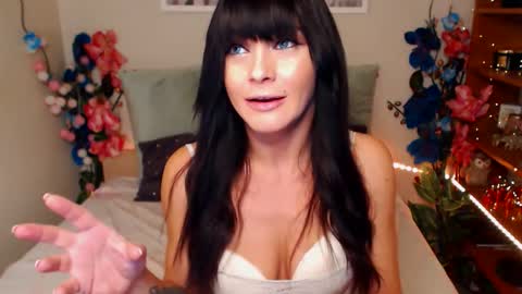 Snapshot of marydash chatting on 09.30.25 Mary online show from 09.30.25