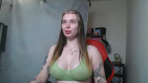 Snapshot of maryh0tlove chatting on 05.08.26 maryh0tlove online show from 05.08.26