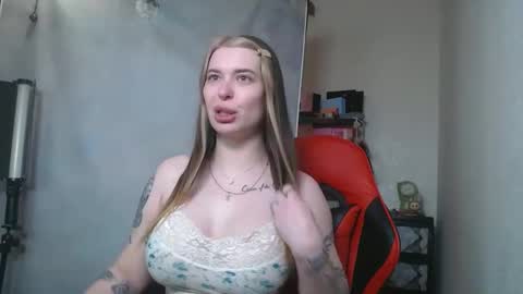 Snapshot of maryh0tlove chatting on 05.12.26 maryh0tlove online show from 05.12.26
