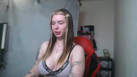 Snapshot of maryh0tlove chatting on 05.13.26 maryh0tlove online show from 05.13.26