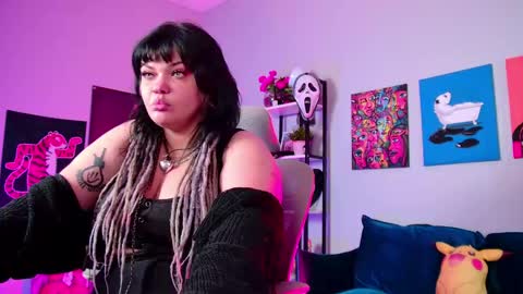 Snapshot of maryharrys chatting on 05.19.26 Mary online show from 05.19.26
