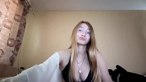 Snapshot of marylynreifsnider chatting on 09.10.25 Hi My name is Elina Im 18 years old. online show from 09.10.25