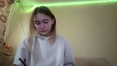Snapshot of marylynreifsnider chatting on 09.17.25 Hi My name is Elina Im 18 years old. online show from 09.17.25