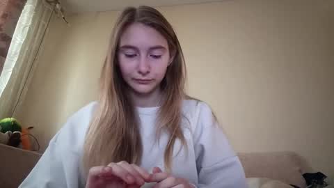 Snapshot of marylynreifsnider chatting on 09.18.25 Hi My name is Elina Im 18 years old. online show from 09.18.25