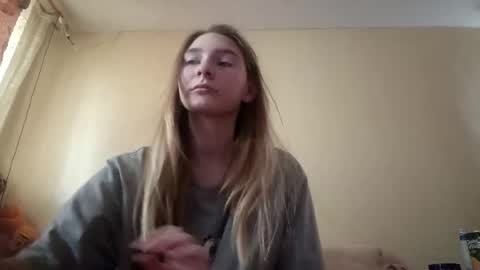 Snapshot of marylynreifsnider chatting on 09.30.25 Hi My name is Elina Im 18 years old. online show from 09.30.25