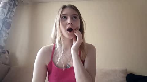 Snapshot of marylynreifsnider chatting on 10.20.25 Hi My name is Elina Im 18 years old. online show from 10.20.25