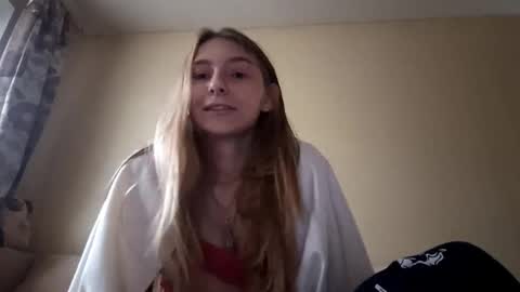 Snapshot of marylynreifsnider chatting on 10.21.25 Hi My name is Elina Im 18 years old. online show from 10.21.25