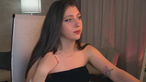 Snapshot of marymillerr chatting on 09.18.25 Mary Miller online show from 09.18.25