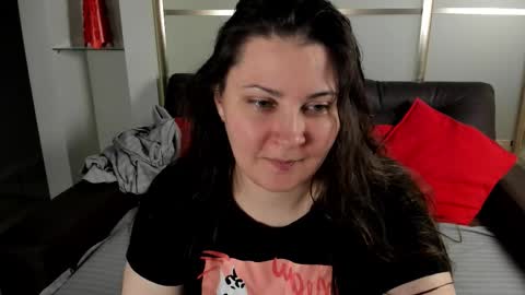 Snapshot of maryswon chatting on 10.10.25 Mary online show from 10.10.25