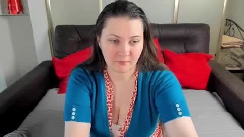 Snapshot of maryswon chatting on 10.16.25 Mary online show from 10.16.25