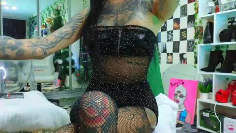 Snapshot of maryvegas chatting on 12.20.24 Mary online show from 12.20.24