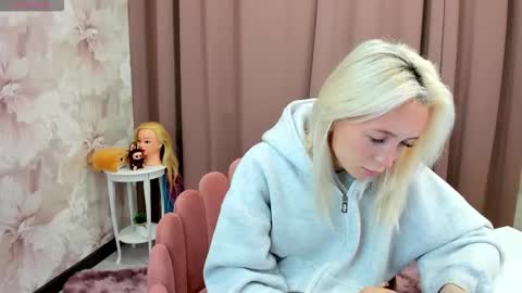 Luucy UTC1 Mon Tue Wed Thu Fri 0500-1130 online show from 10.14.25